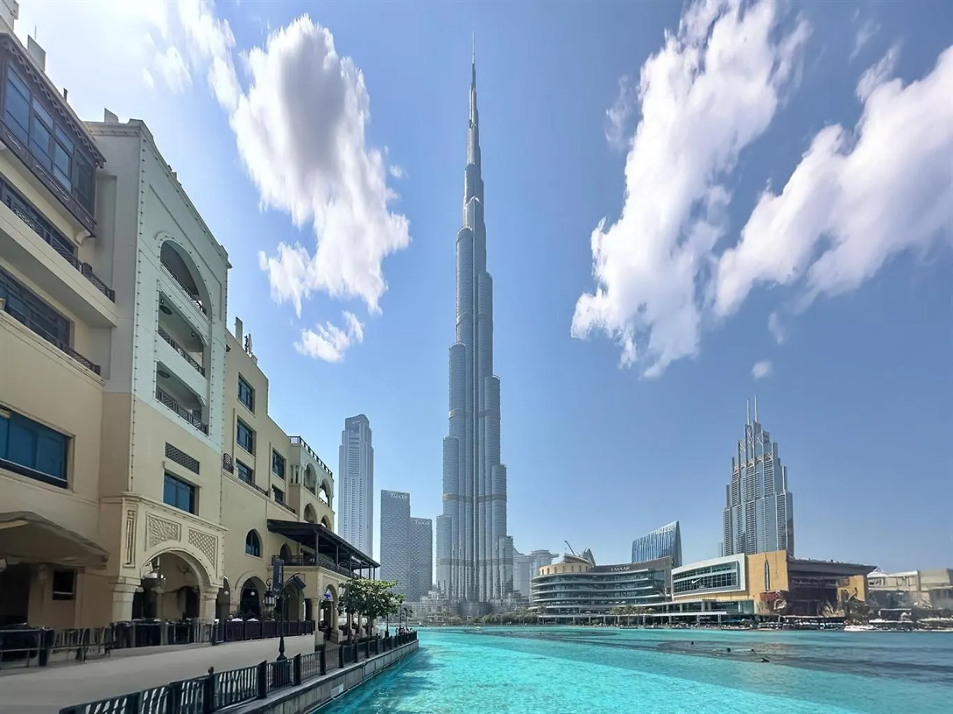Elegant Getaway W Stunning Pool Canal Views Dubai United Arab Emirates