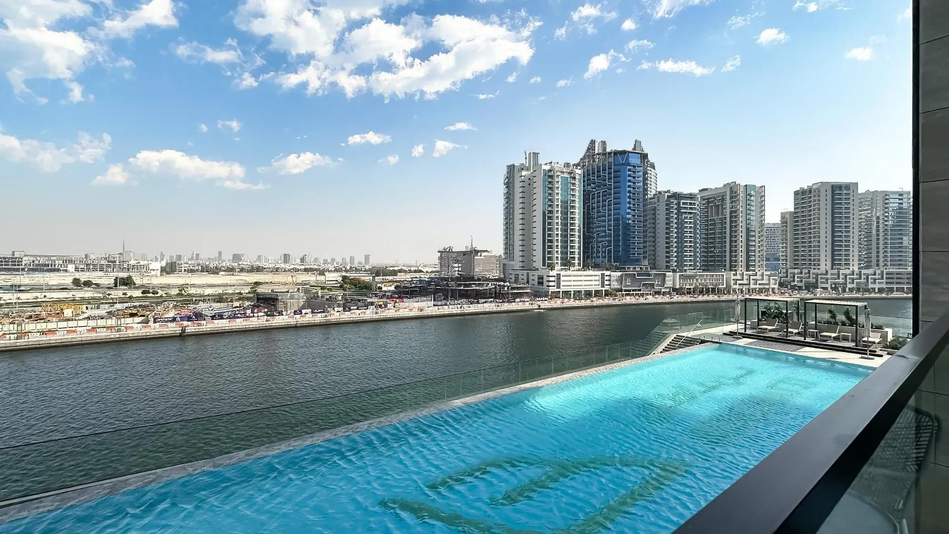 Apartment Elegant Getaway W Stunning Pool Canal Views Dubai