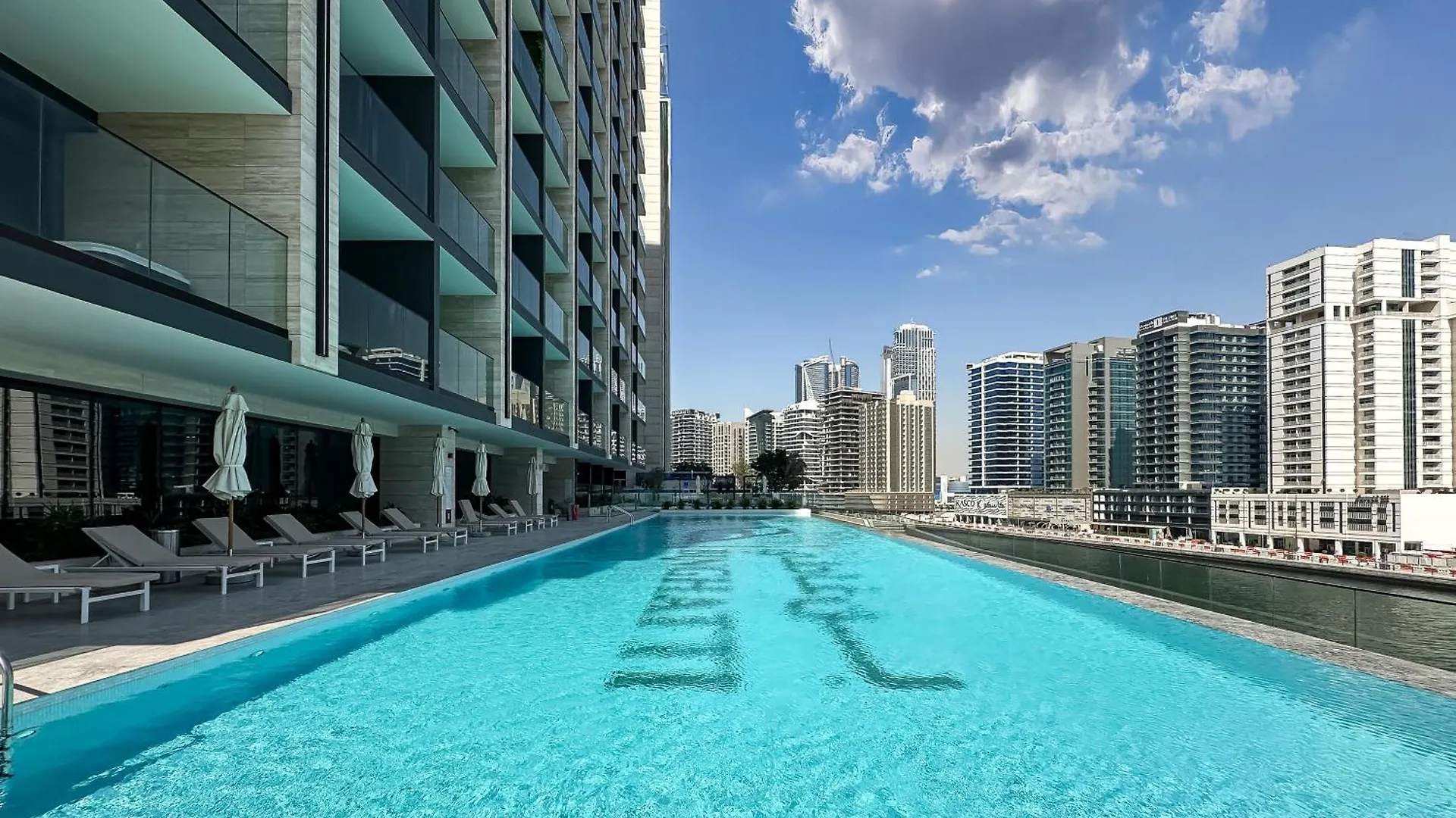 Elegant Getaway W Stunning Pool Canal Views Dubai 0*,