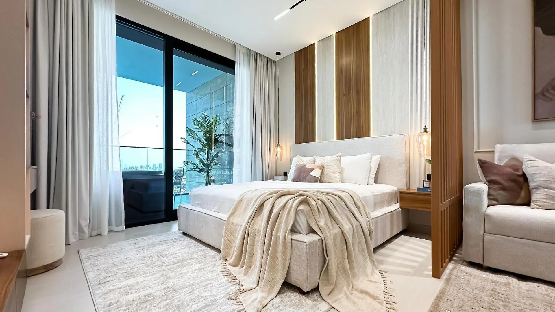 Elegant Getaway W Stunning Pool Canal Views Dubai
