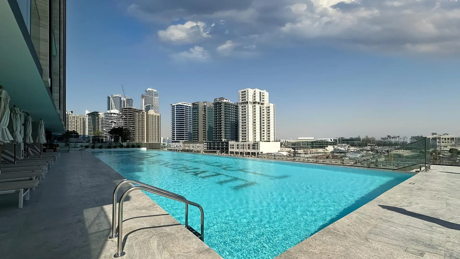 Apartment Elegant Getaway W Stunning Pool Canal Views Dubai
